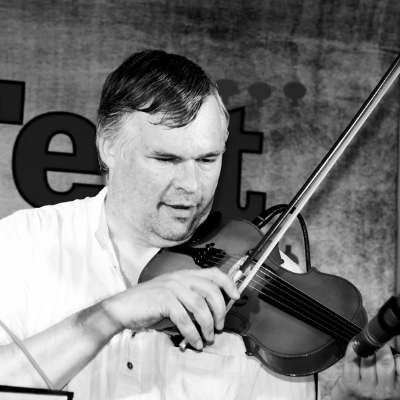 Travis Wetzel Ovation